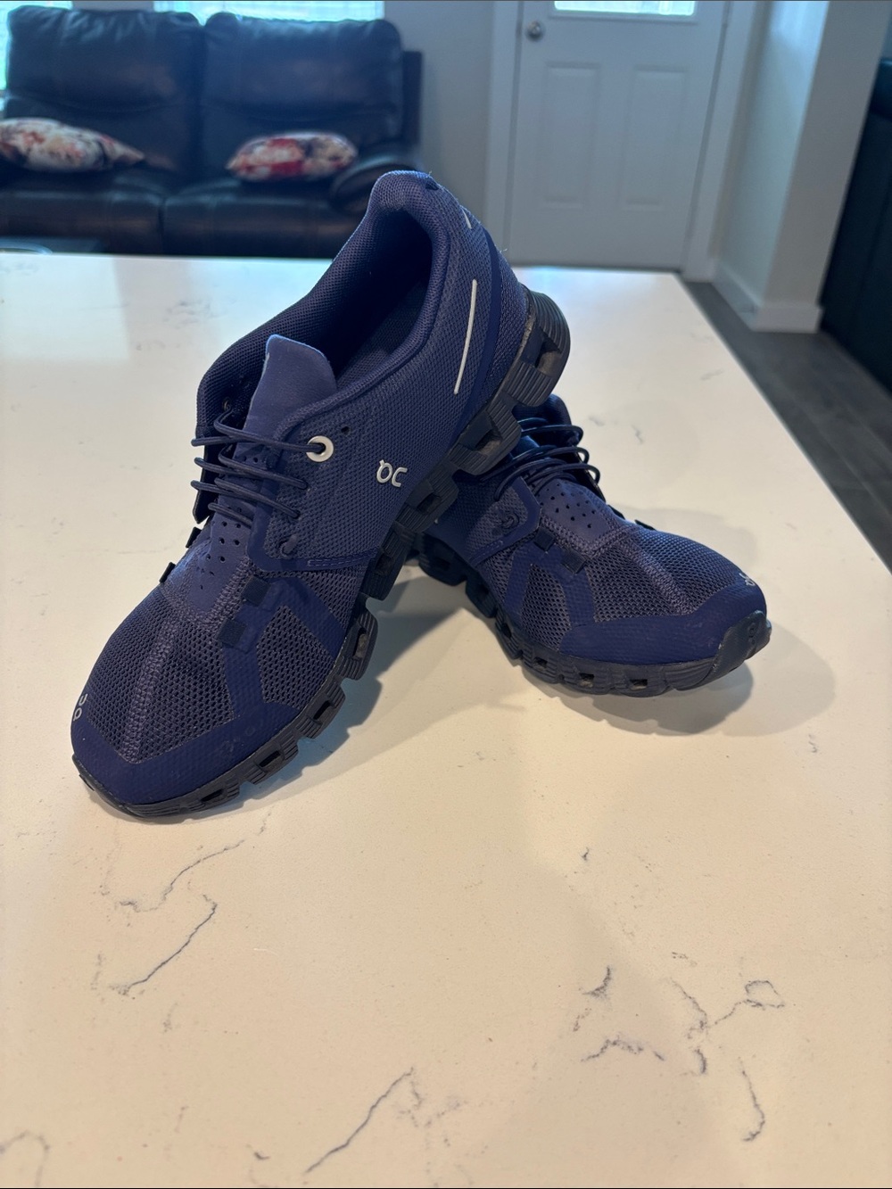 On Running Cloud women’s Athletic Shoes — Navy